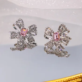 Луксозни дамски Малки бели обеци-карамфил с лък, сватбени обици сребърен цвят За жени, Сладки розови обеци с кристали за годеж