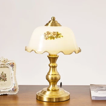 Английската класическа настолна лампа от масивно дърво, напълно латунная, реколта, нощно шкафче за спалня, хол, кабинет, настолна лампа в европейския селски стил