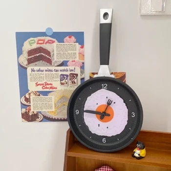 Стенен часовник във формата на Тавата, ABS, под формата на пържени яйца, Безшумни стенен часовник с батерии за спални, хол, кухня, декориране на дома